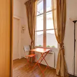 Small Luxurious Room In The Heart Of Saint Germain