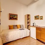 Small Luxurious Room In The Heart Of Saint Germain