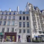 Small Luxurious Room In The Heart Of Saint Germain