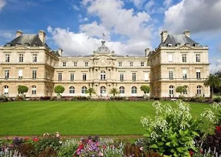 Small Luxurious In The Heart Of Saint Germain Paris