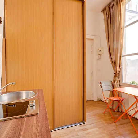 Small Luxurious In The Heart Of Saint Germain Paris